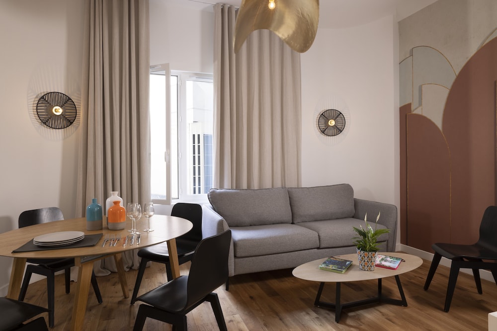 Yuna Blanche Serviced Apartments 43/71