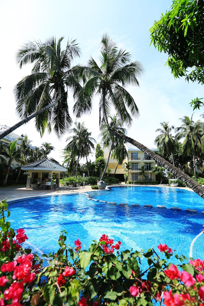 PALM BEACH RESORT AND SPA 44/48