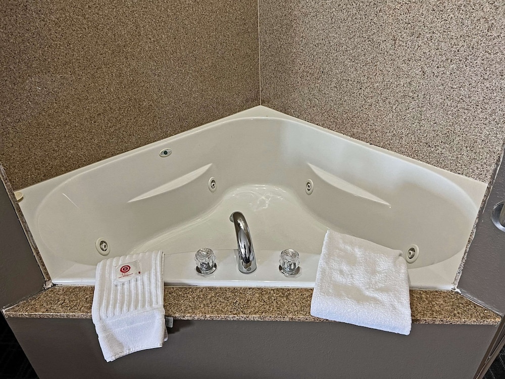 Comfort Suites Jackson Cape Girardeau 25/63