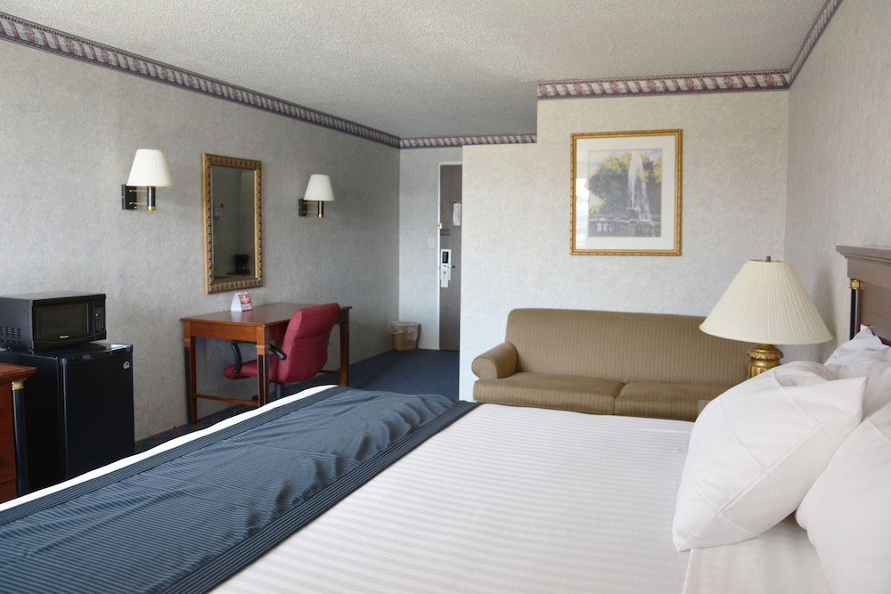 Travelodge By Wyndham Milwaukee 12/50