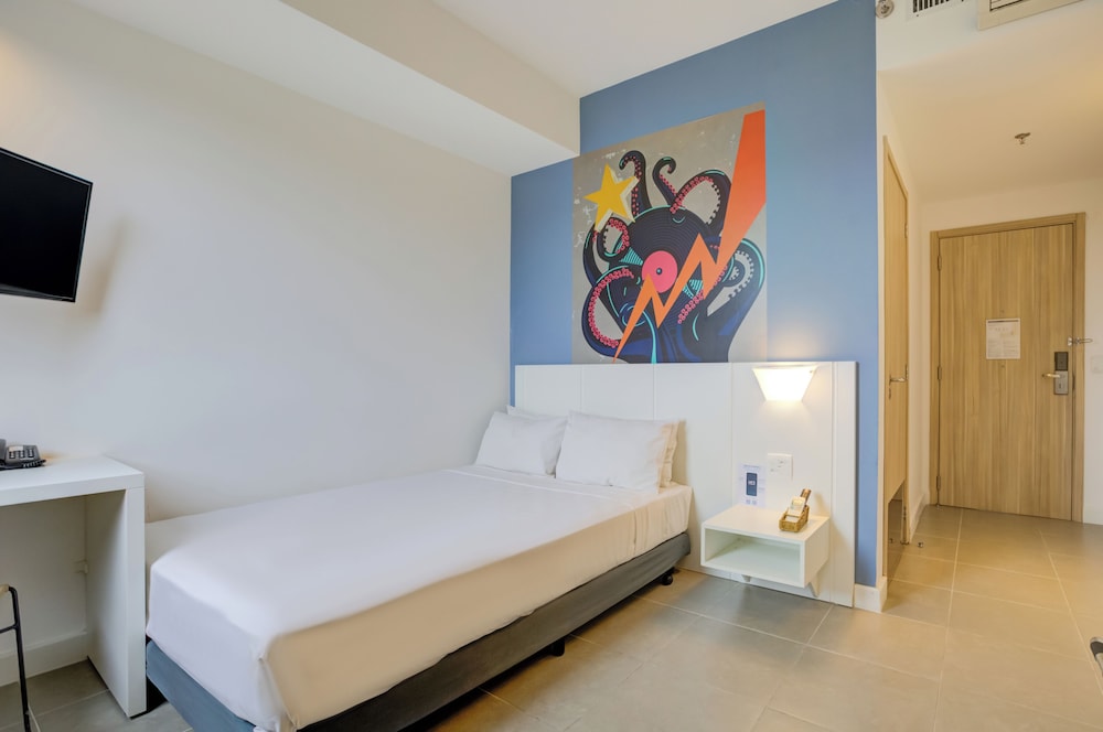 Standard, Queen Bed, Accessible