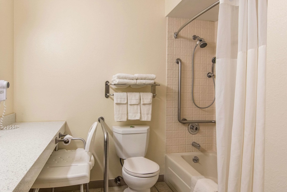 Quality Inn Foristell, MO 10/48