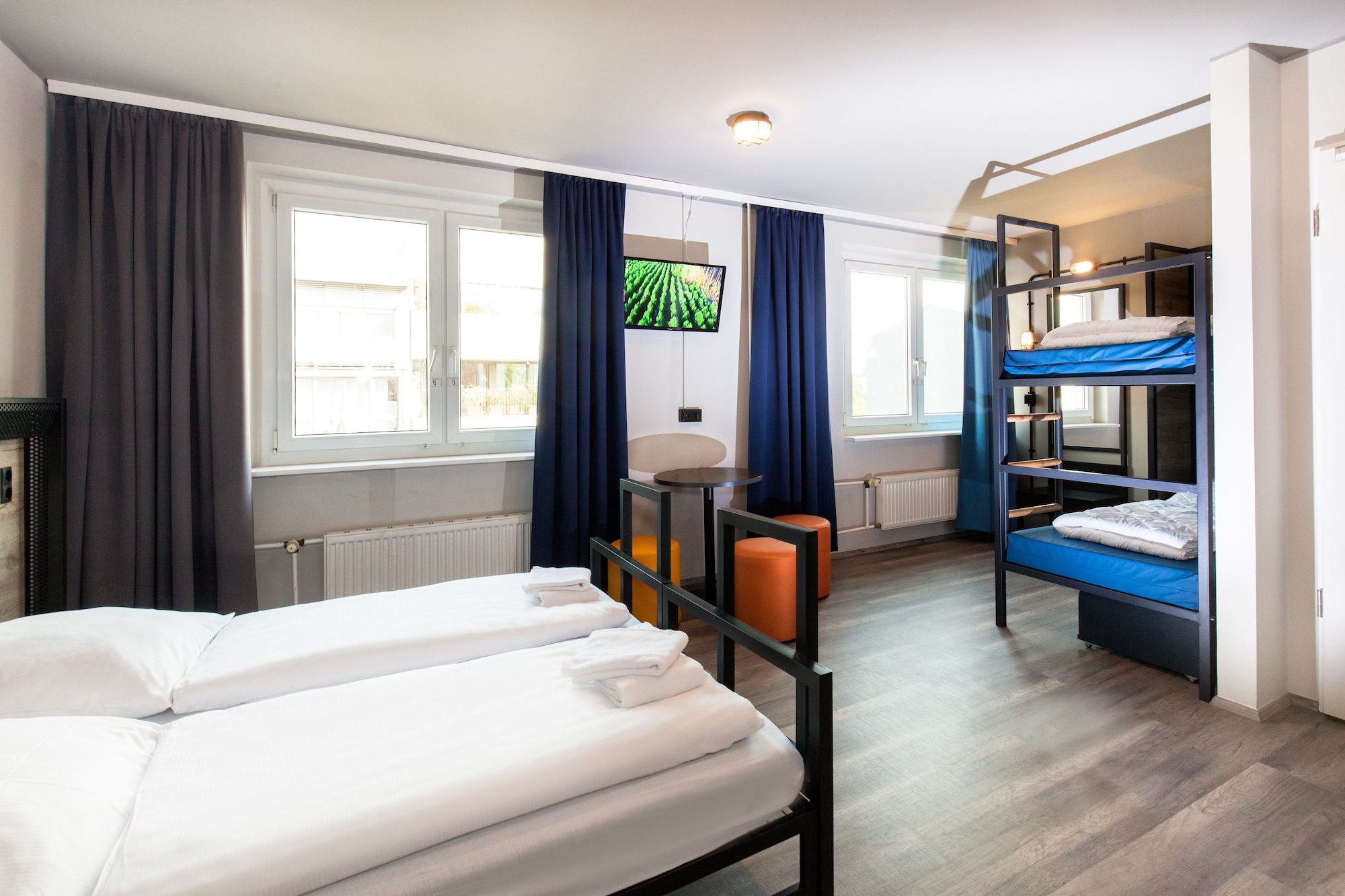ROOM, QUADRUPLE
