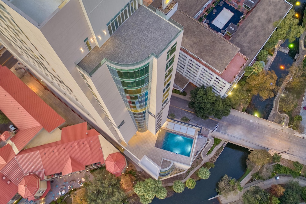 Thompson San Antonio - Riverwalk, by Hyatt 6/77
