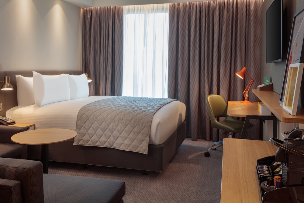 Holiday Inn London - Heathrow Bath Road 20/76