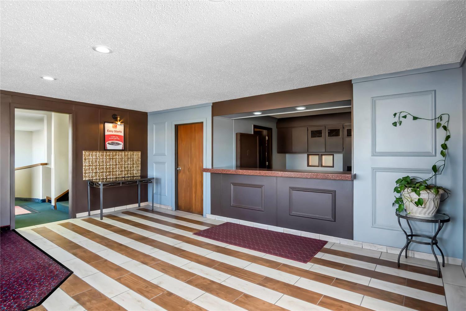 Econo Lodge Inn & Suites Auburn, MI 9/19