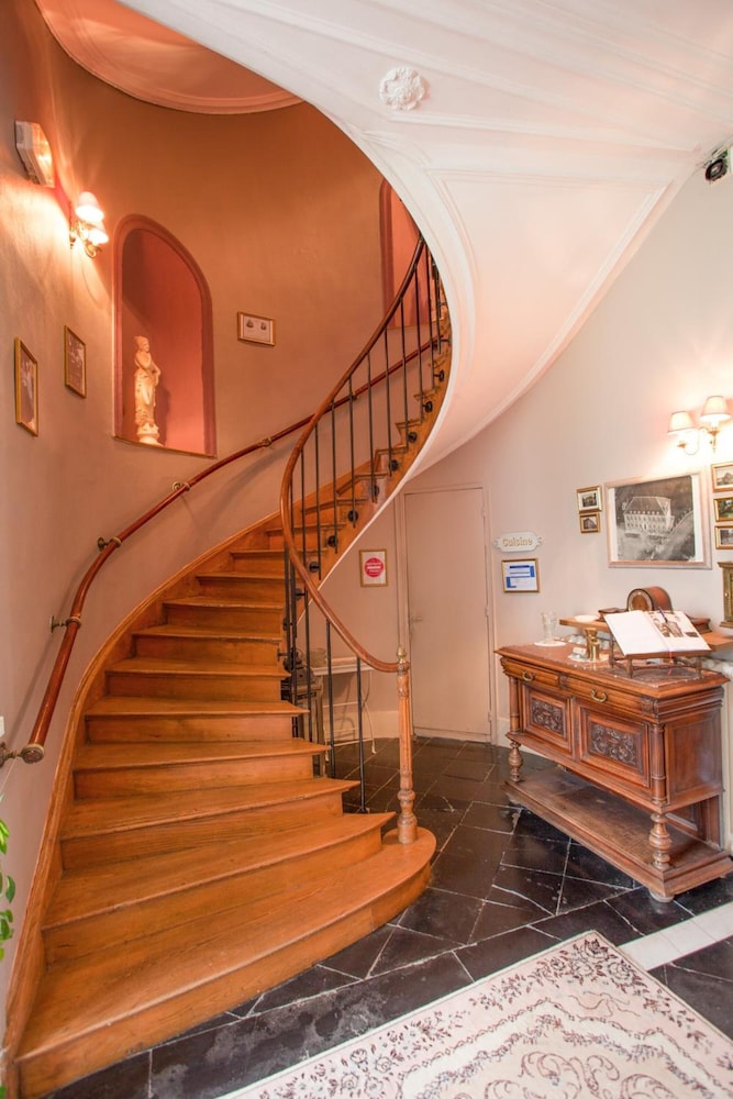Lobby at Chateau De Moulin Le Comte, AIRE SUR LA LYS