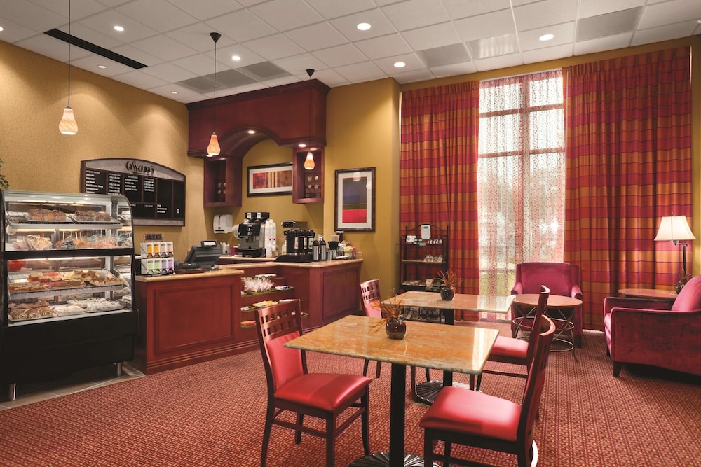 Embassy Suites By Hilton E Peoria Riverfront Conf Center 44/60