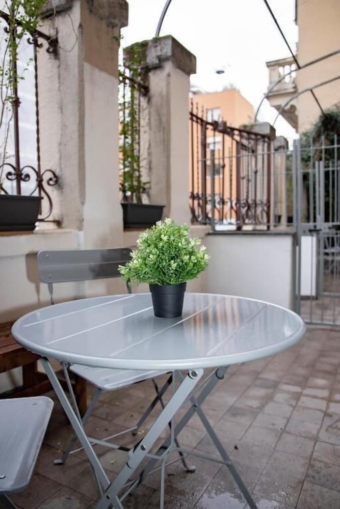 Easy Milano Rooms And Apartments Navigli 35/46