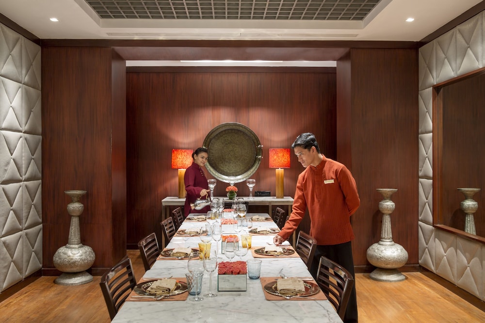 TAJ LANDS END 41/84