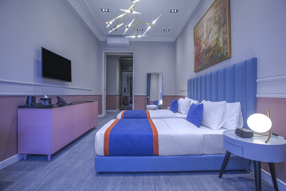 Heritage Hotel and Suites 30/39