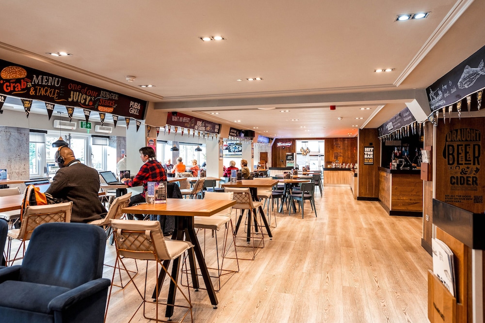 Village Hotel Manchester Cheadle 36/50