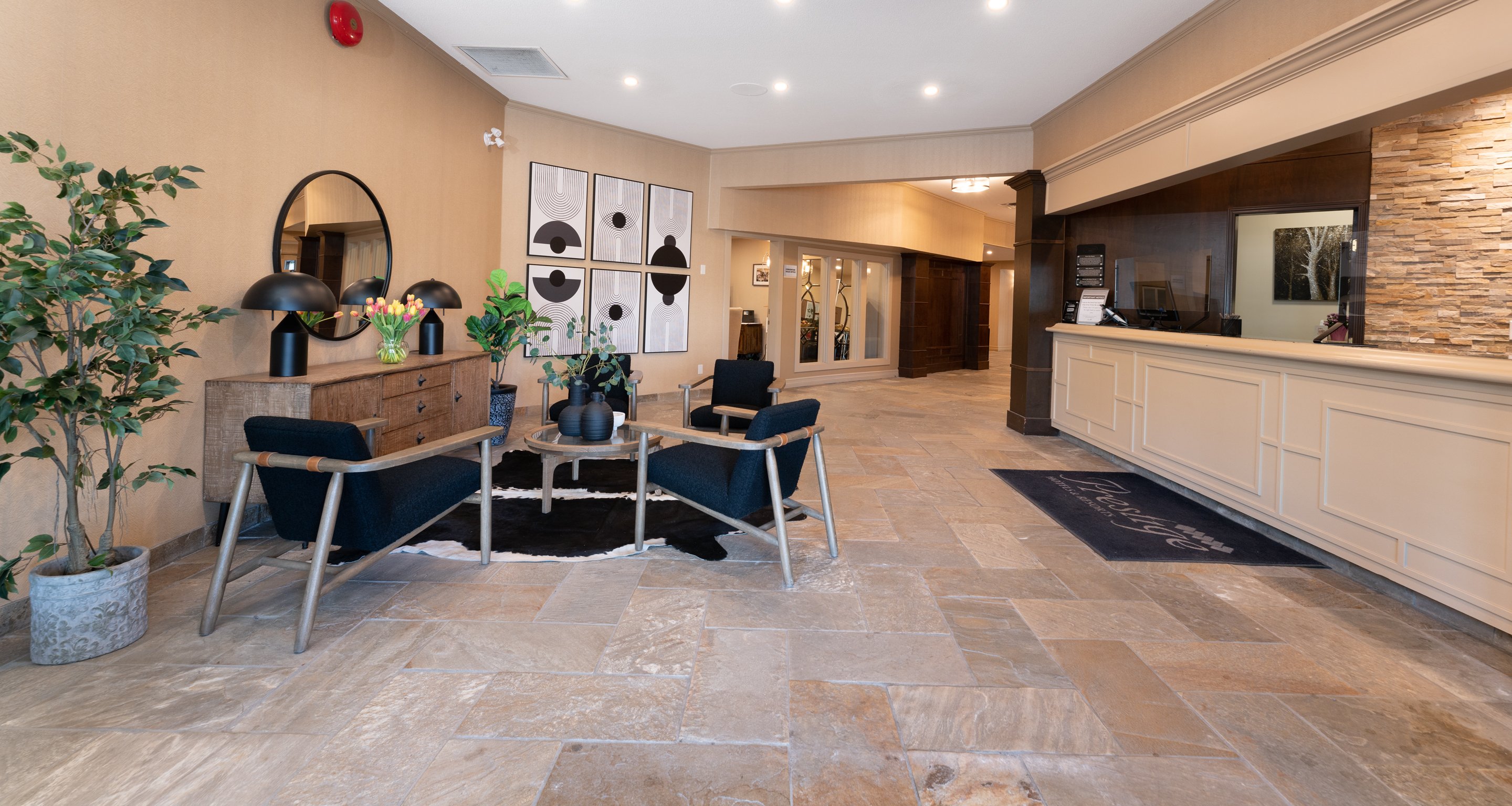 Lobby at Prestige Hotel Vernon, VERNON