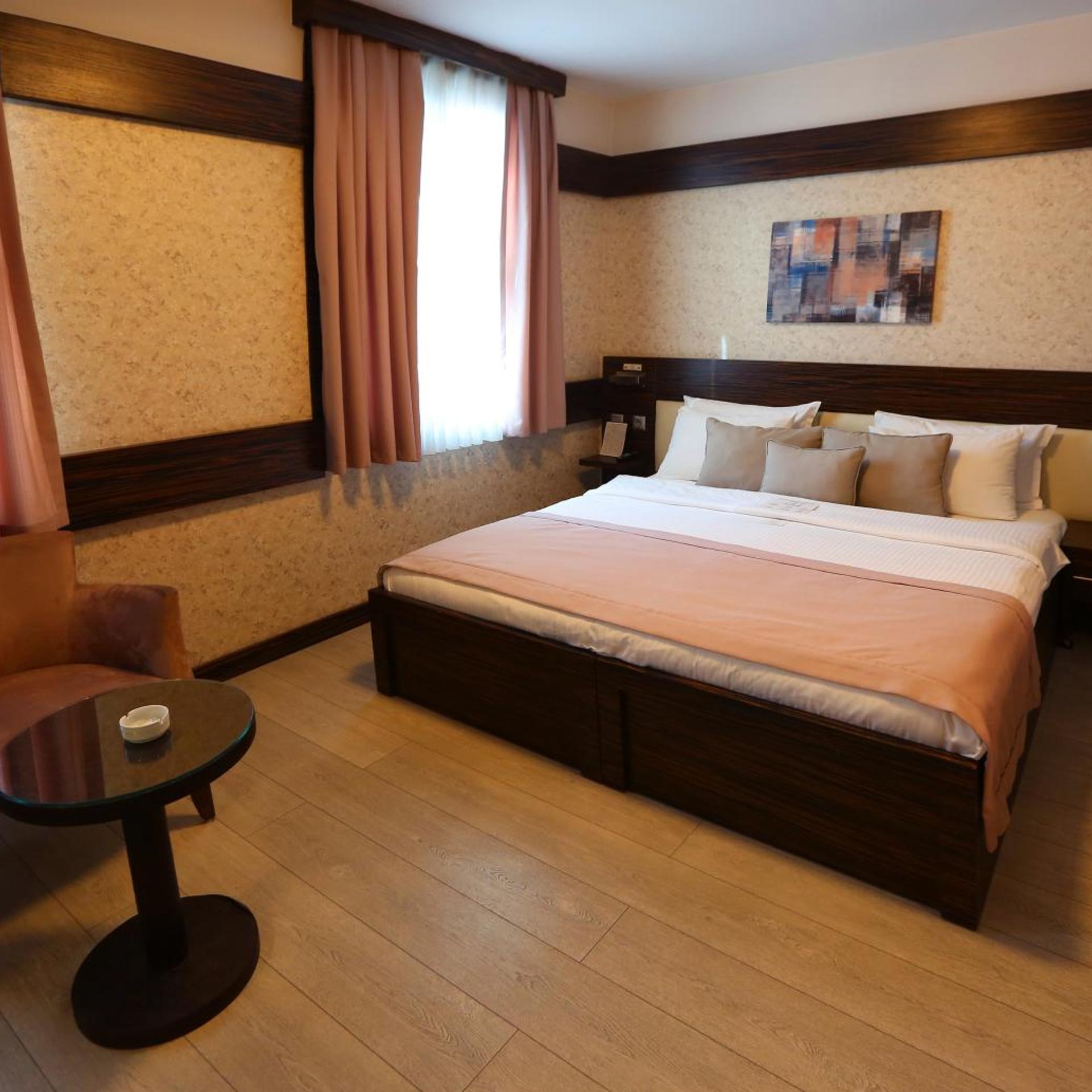 Wes Hotel 18/55