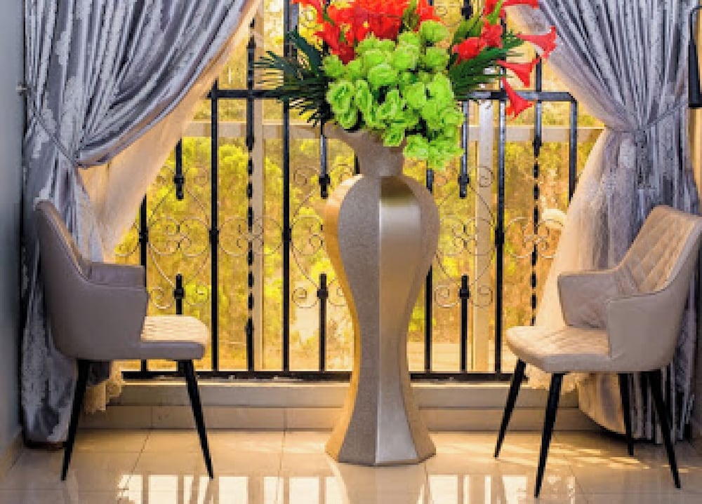 Oragon Hotel and Suites 31/46