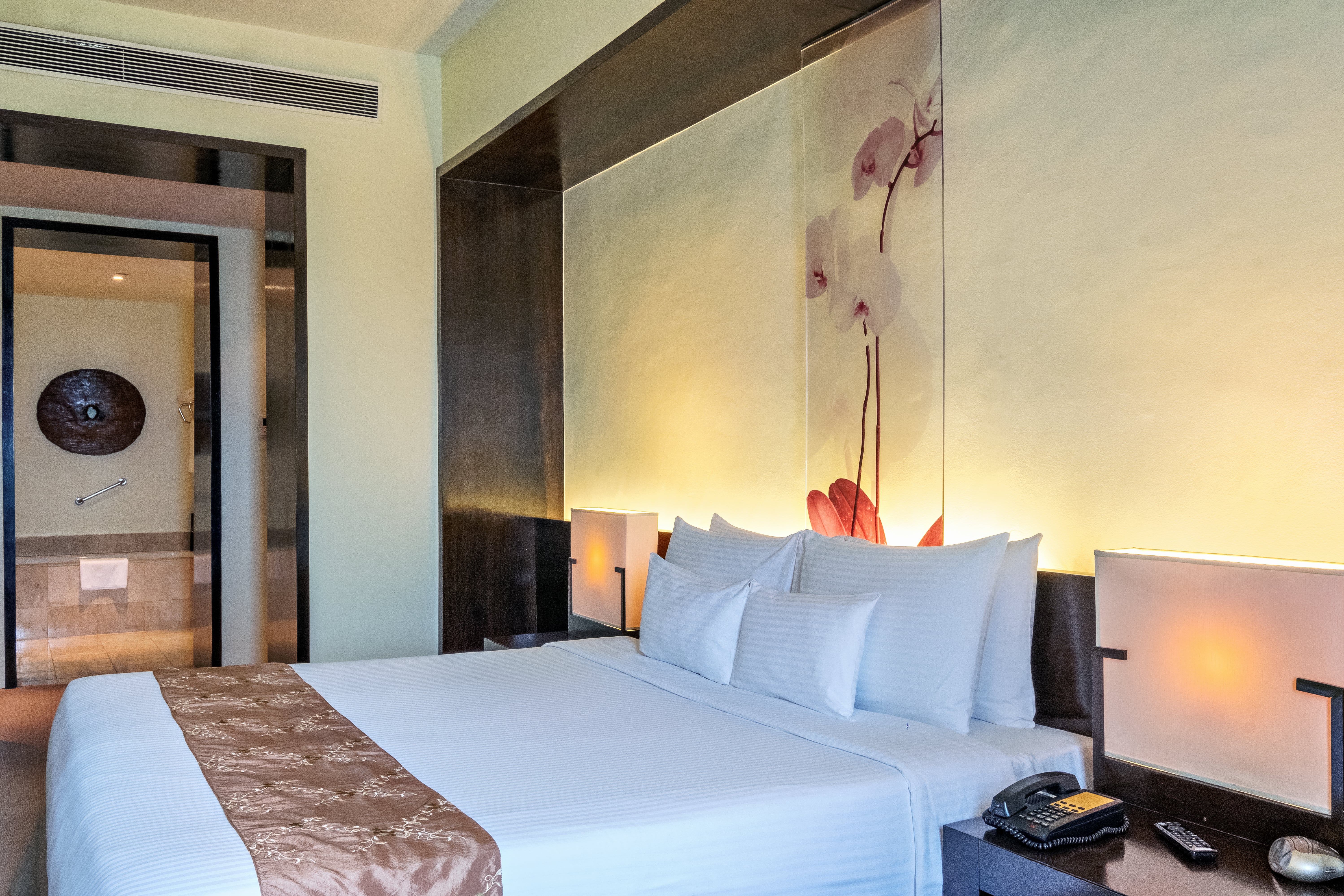 جناح تنفيذي، Waterfront Cebu City Hotel and Casino 2/6