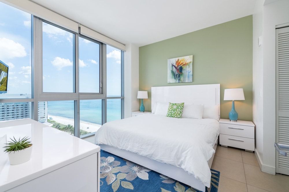 1 BEDROOM, DELUXE, APARTMENT, BAY FRONT