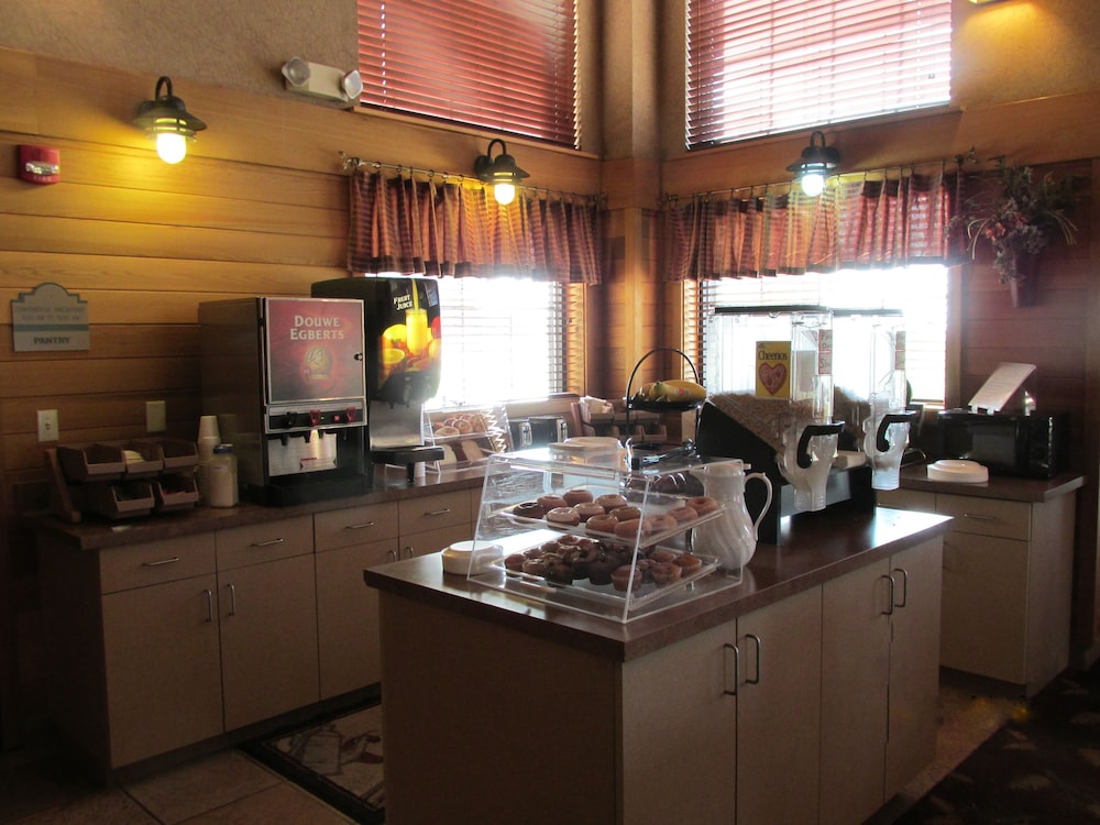 Kelly Inn & Suites Mitchell South Dakota 35/39