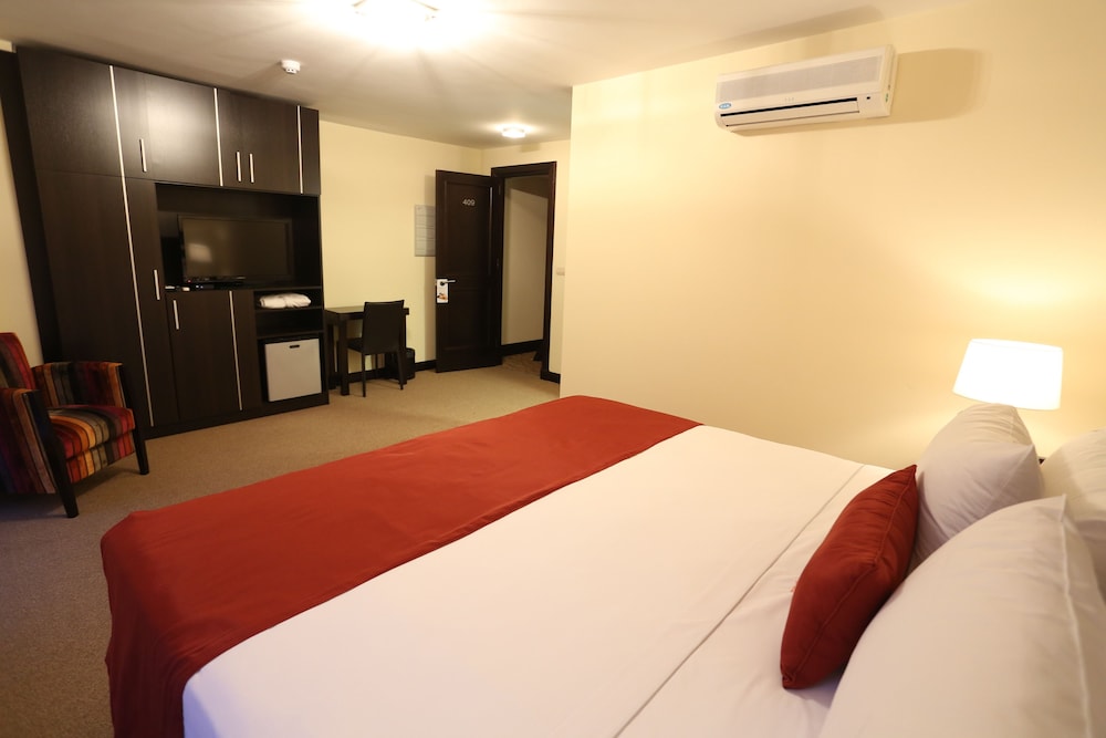 SUPERIOR, KING BED