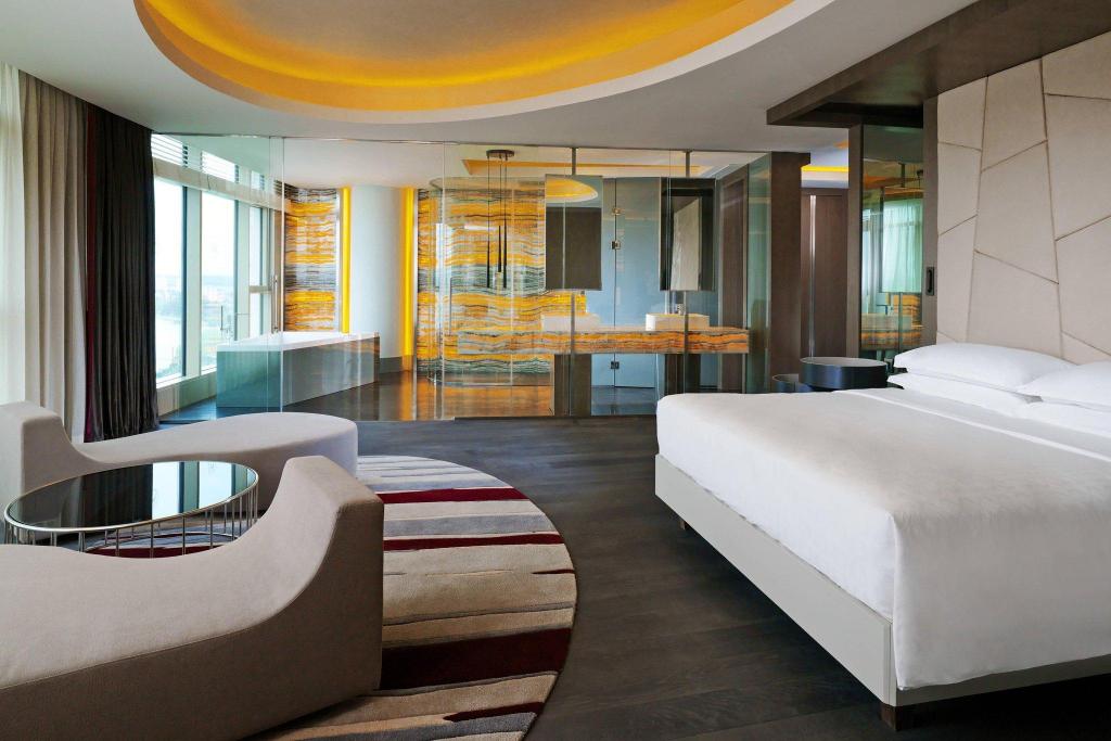 1 Bedroom, Presidential, Sheraton, Suite, King Bed, River View, Terrace, Club Lounge Access