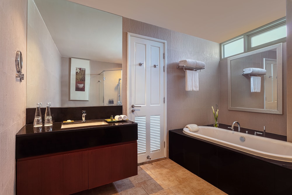 Dusit Suites Hotel Ratchadamri 12/72
