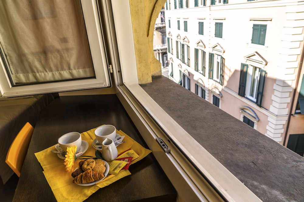 Cairoli Hotel 66/79