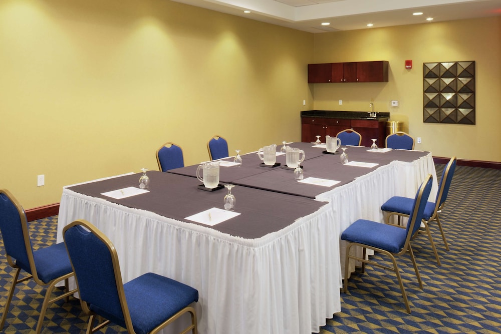 Doubletree By Hilton Greensboro 13/16