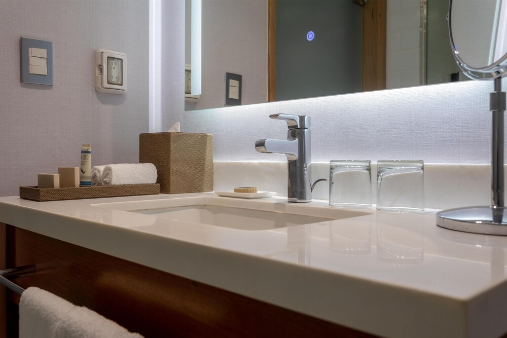 Sonesta Hotel Miraflores 56/57