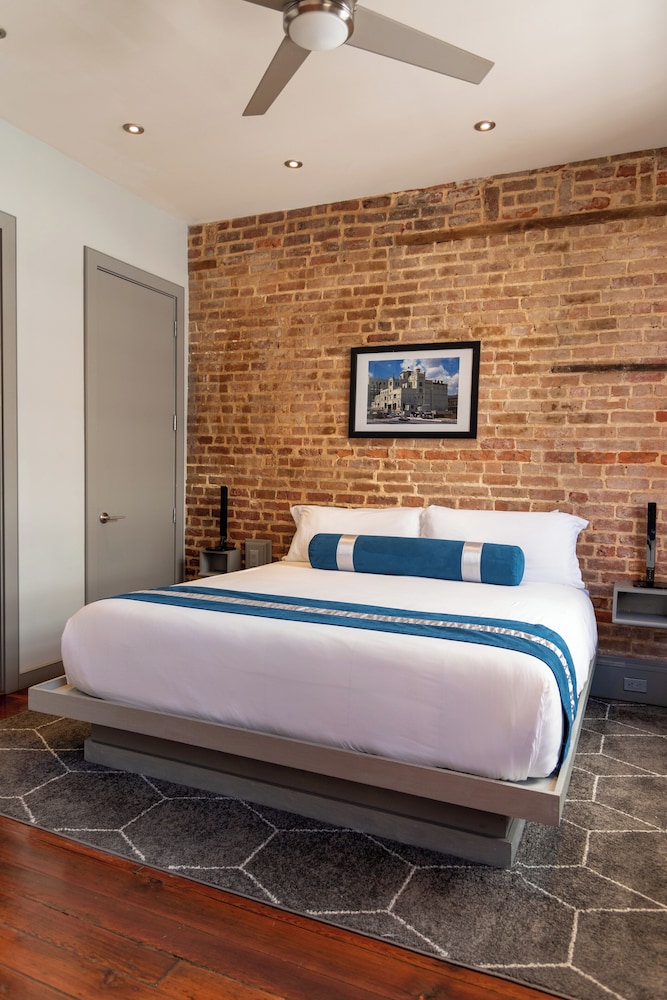 3 BEDROOMS, EXCLUSIVE, SUITE, POOL ACCESS