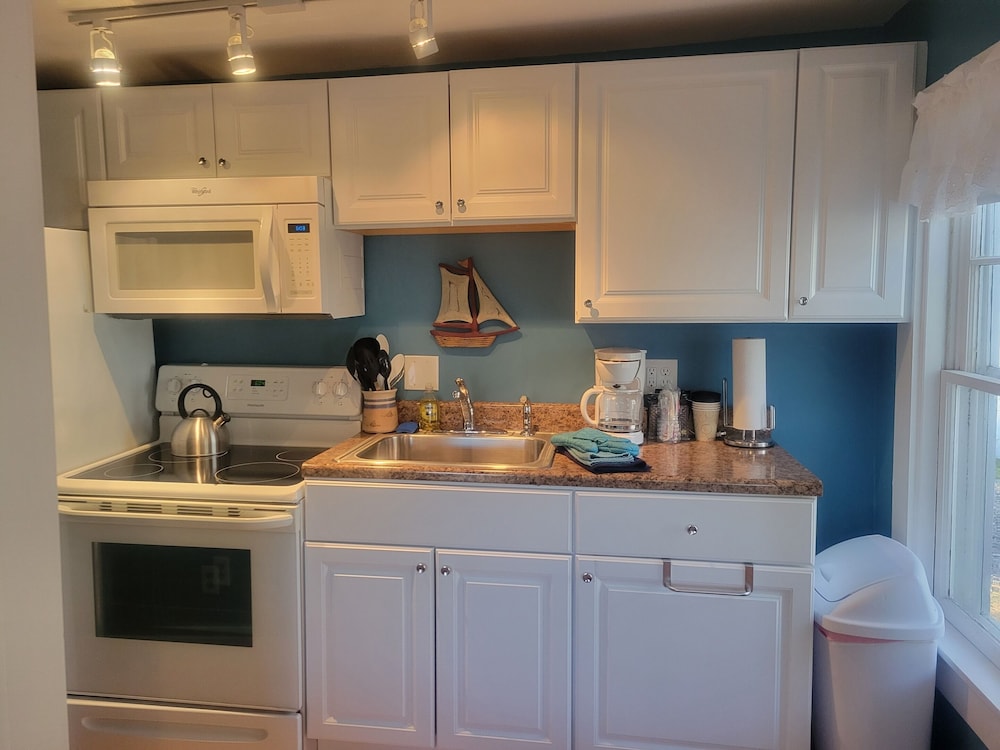 2 River Road Inn & Cottages 37/50