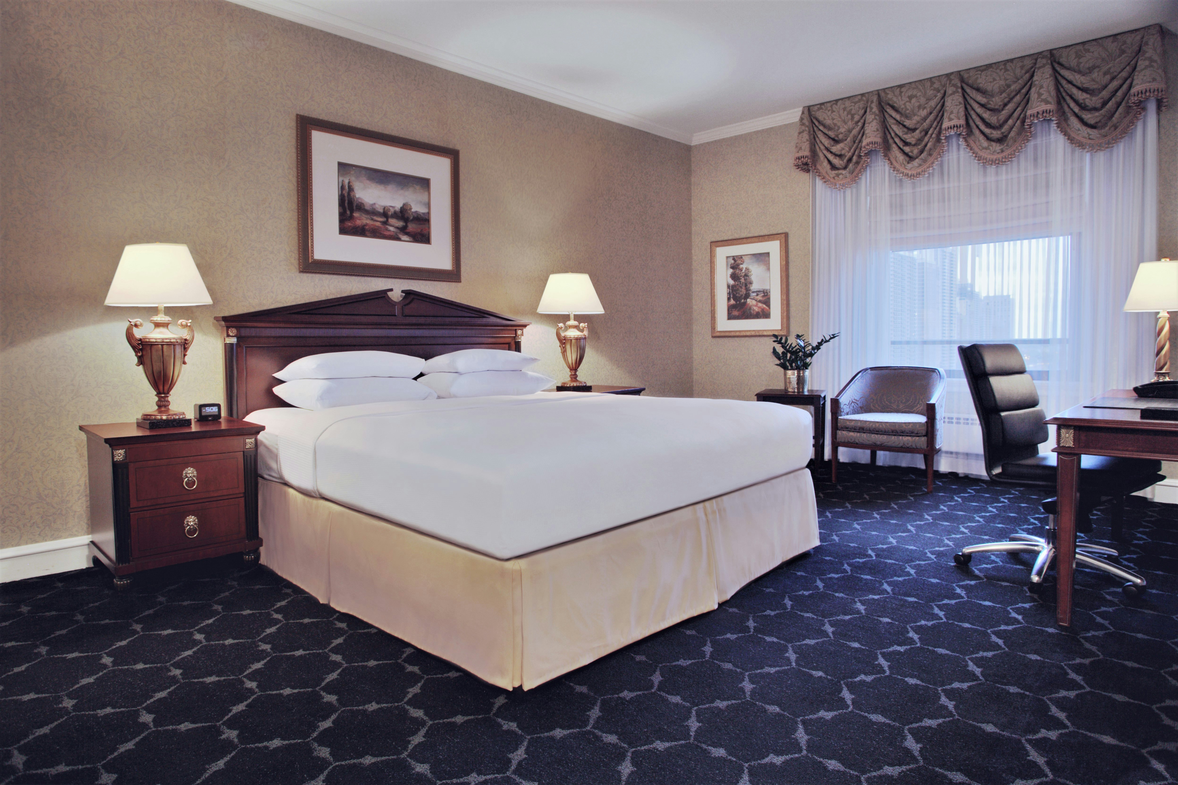 ROOM, KING BED
