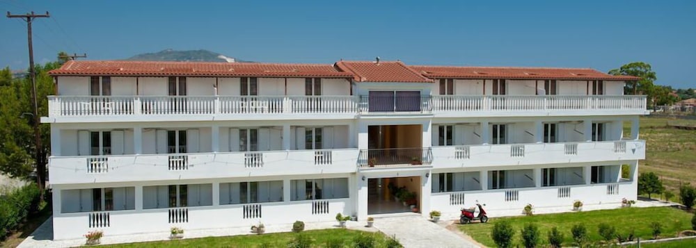 Tassia Studios 2/38