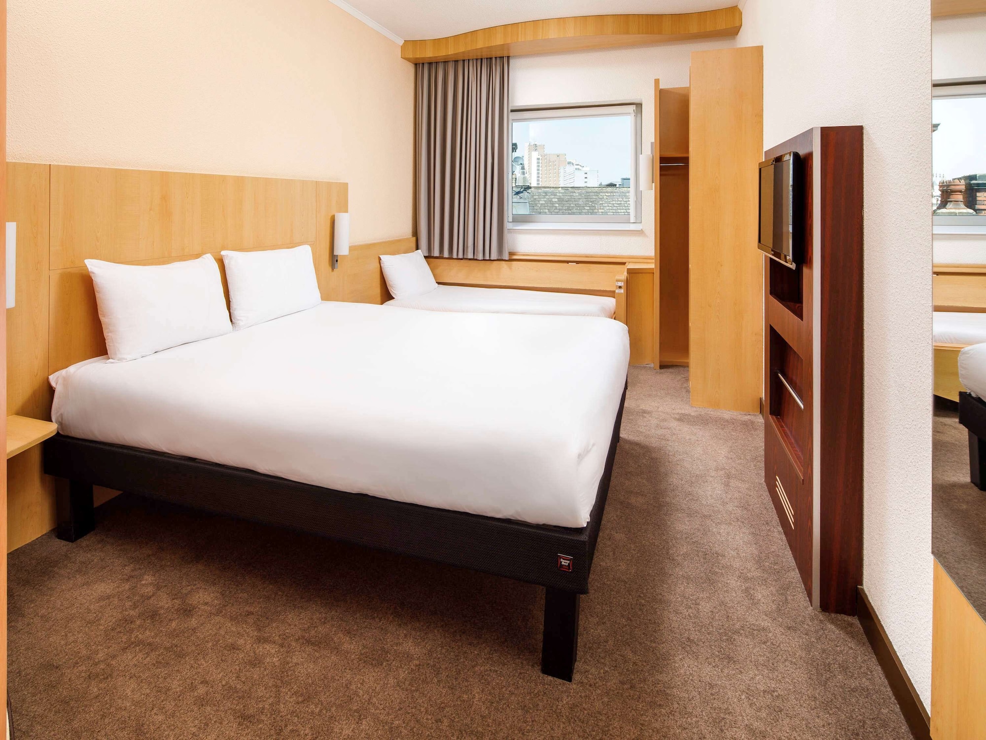 FAMILY, MULTIPLE BEDS