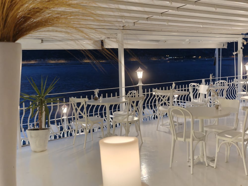 Club Capa Hotel 36/48