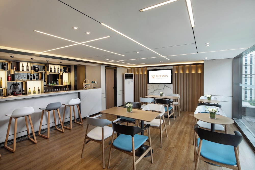 Jinglai Hotel (Shanghai Bund East Nanjing Road Pedestrian Street) 31/50