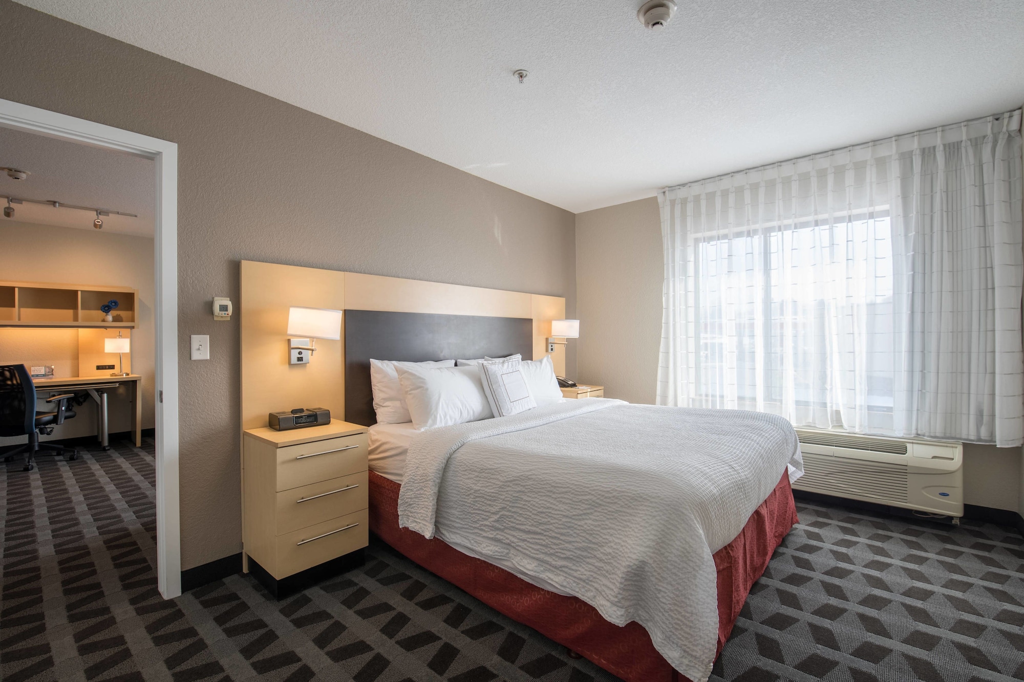جناح بسرير كينج بغرفة نوم واحدة مع أريكة، TownePlace Suites by Marriott Provo Orem 1/3