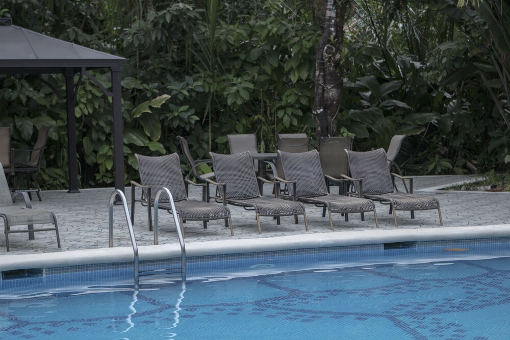 ANINGA LODGE 32/58