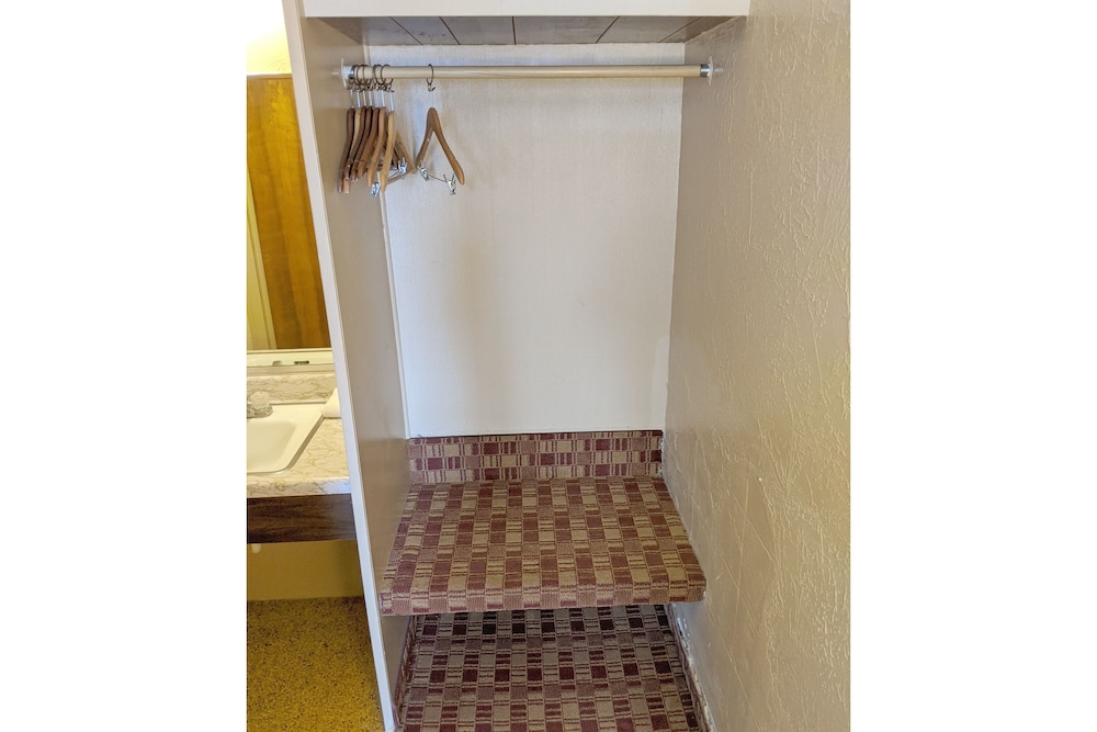 Americas Best Value Inn Vandalia 22/35