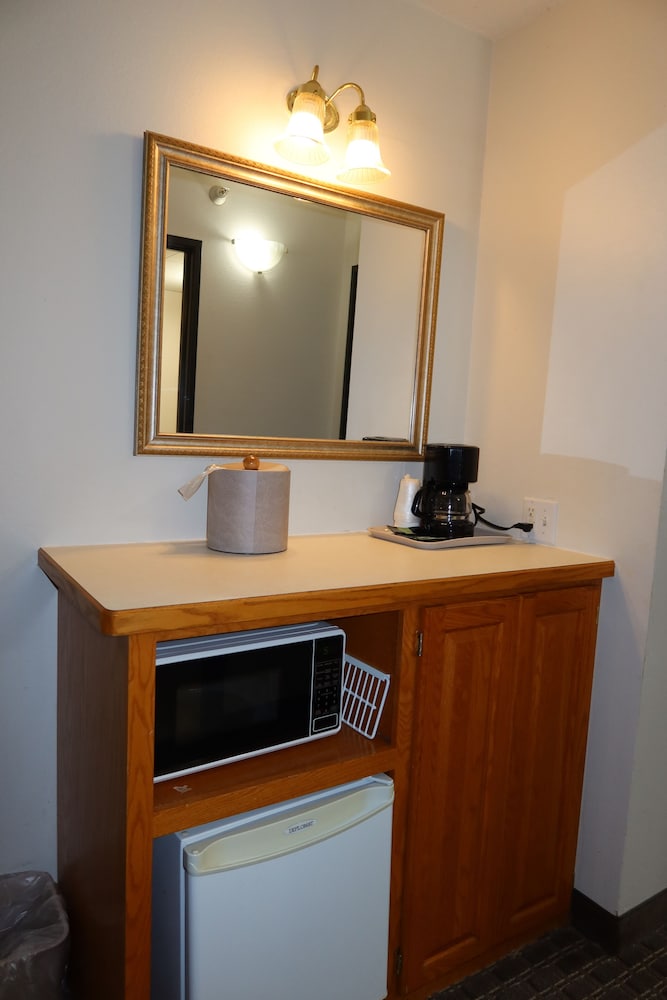 Americas Best Value Inn Annandale 8/57