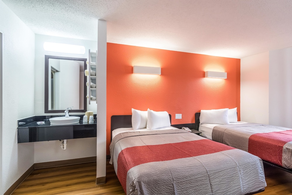 Motel6 Harvey, IL 23/47