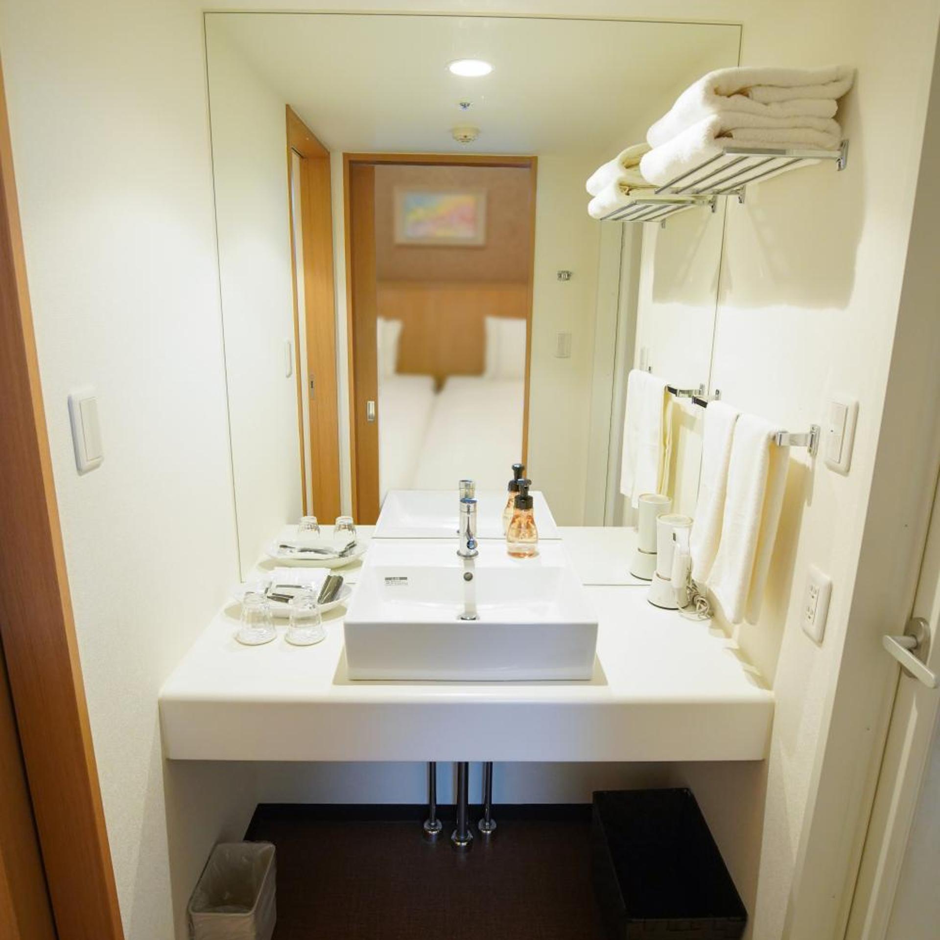غرفة قياسية بسريرين منفصلين، Hotel The West Hills Mito 2/7