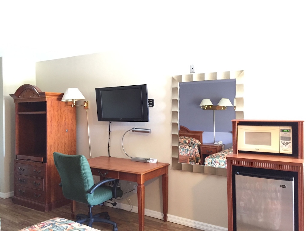 Fullerton Inn 52/53