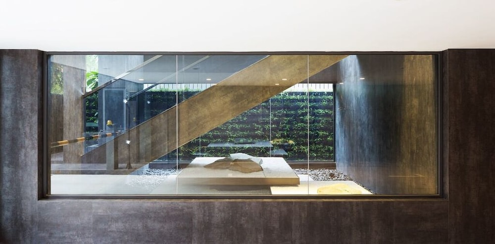 One Residence Hotel & Apartment 23/49