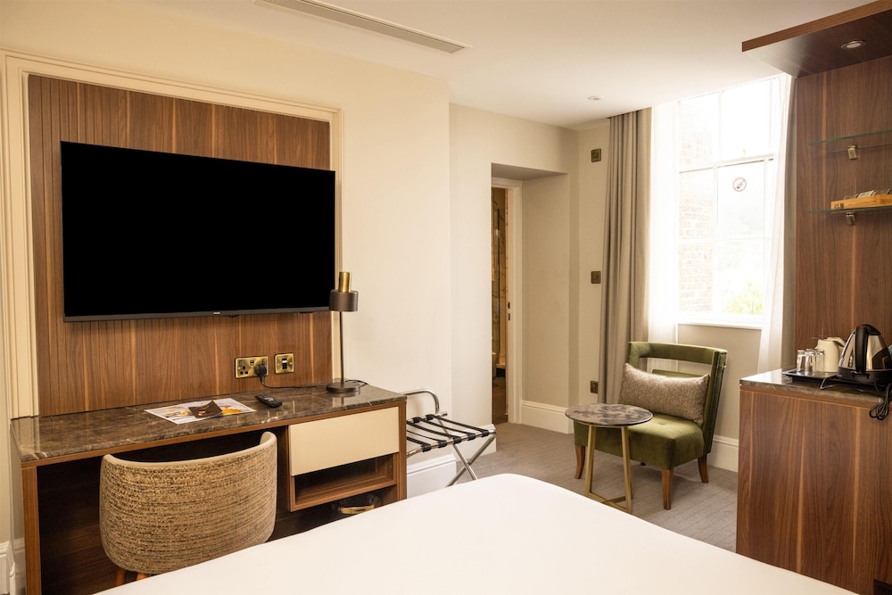 غرفة بسرير مزدوج، Dover Marina Hotel & Spa, Tapestry Collection by Hilton 4/10