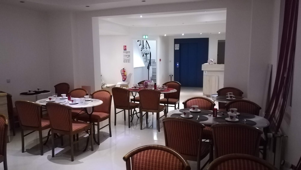 Hotel Des Arcades 35/50