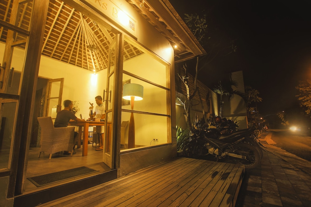The Decks Bali 6/67