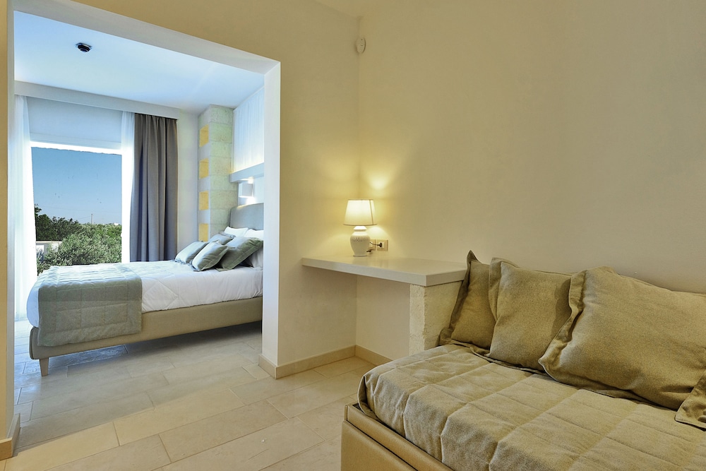 Montiro Hotel 12/48