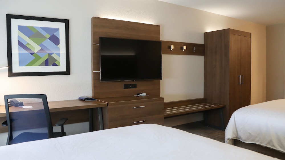 Holiday Inn Express and Suites Colorado Springs North an IHG Hotel 57/67