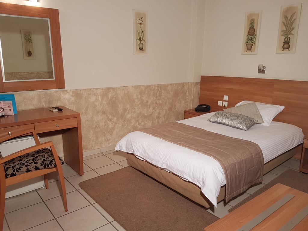 Ideal Hotel 8/23