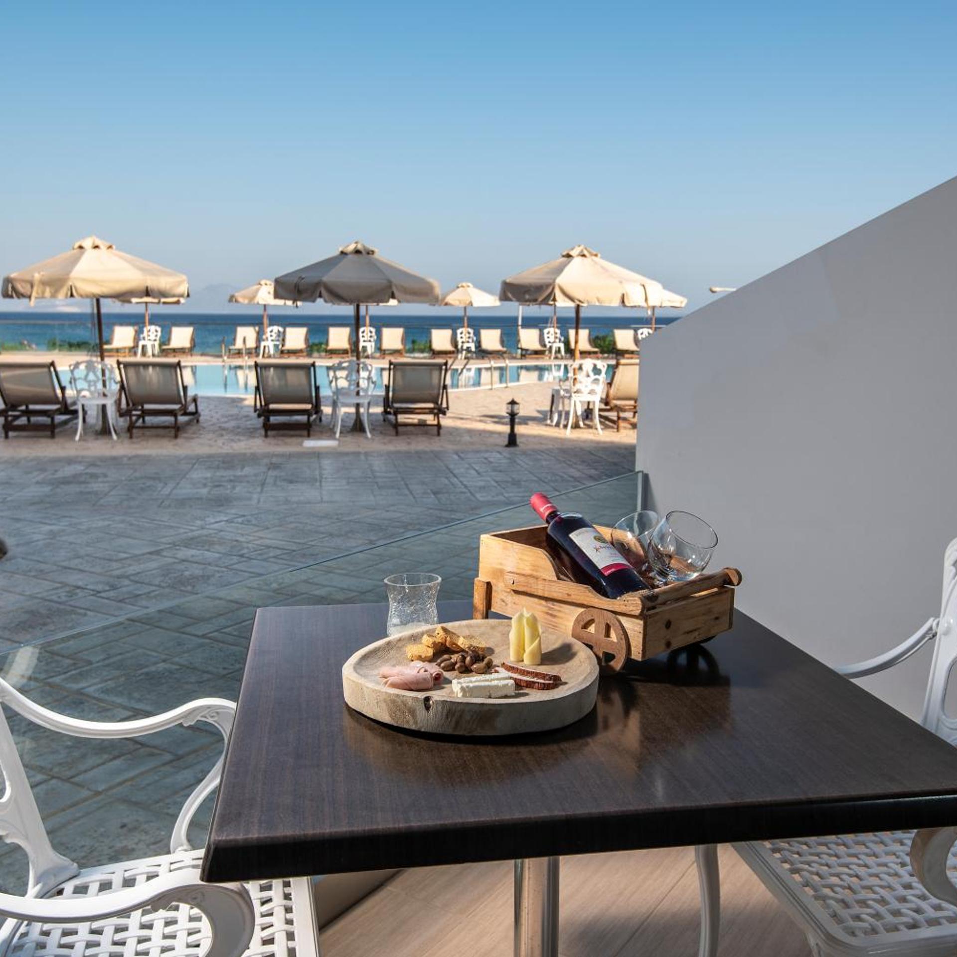 Royal Bay Suites 52/63